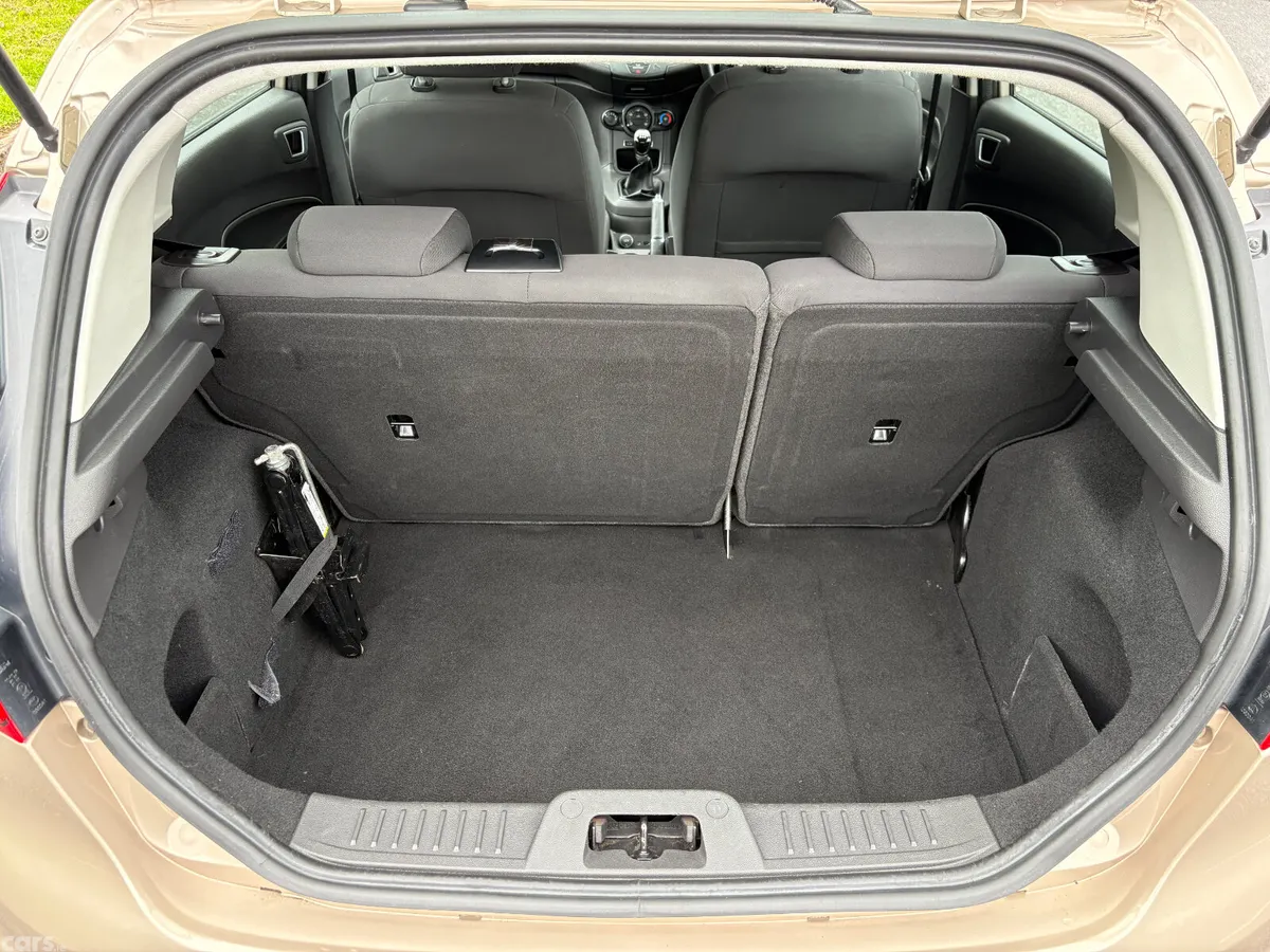 Ford Fiesta Hatchback, Petrol, 2016, Silver