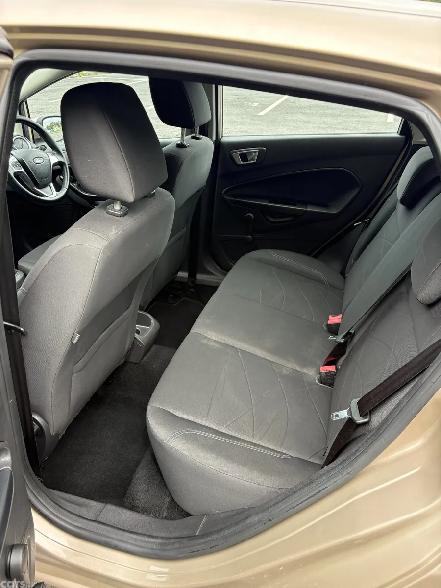 Ford Fiesta Hatchback, Petrol, 2016, Silver