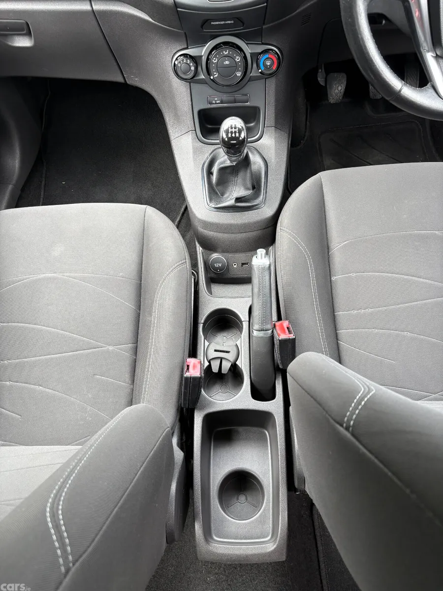 Ford Fiesta Hatchback, Petrol, 2016, Silver