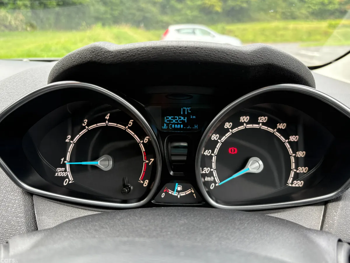 Ford Fiesta Hatchback, Petrol, 2016, Silver