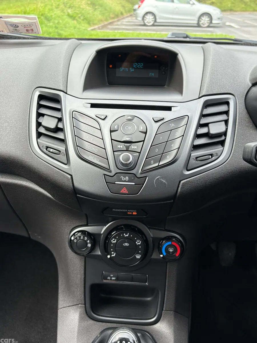 Ford Fiesta Hatchback, Petrol, 2016, Silver
