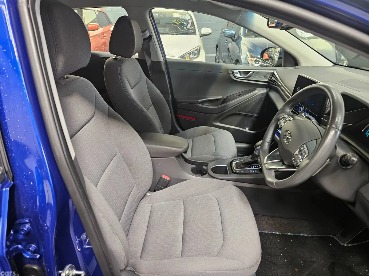 Hyundai IONIQ Hatchback, Petrol Plug-in Hybrid, 2020, Blue