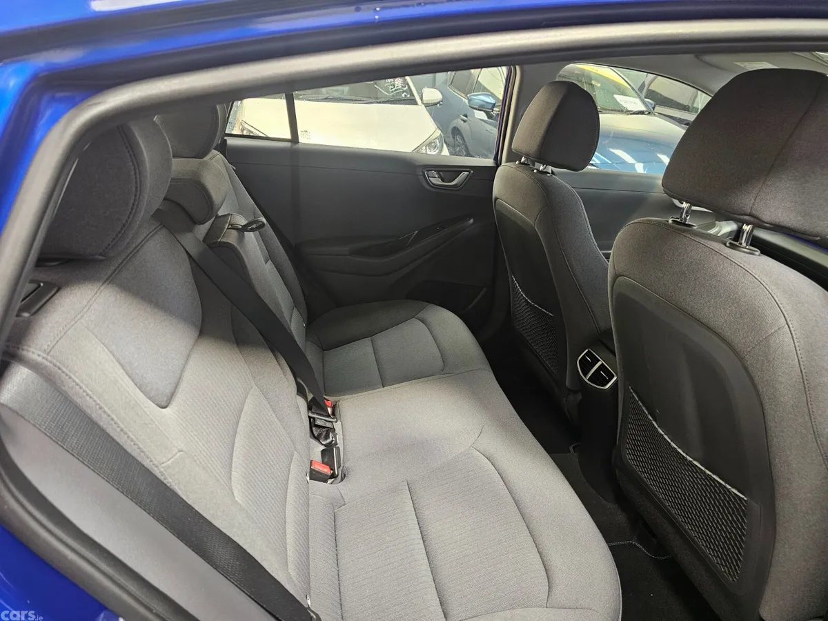 Hyundai IONIQ Hatchback, Petrol Plug-in Hybrid, 2020, Blue
