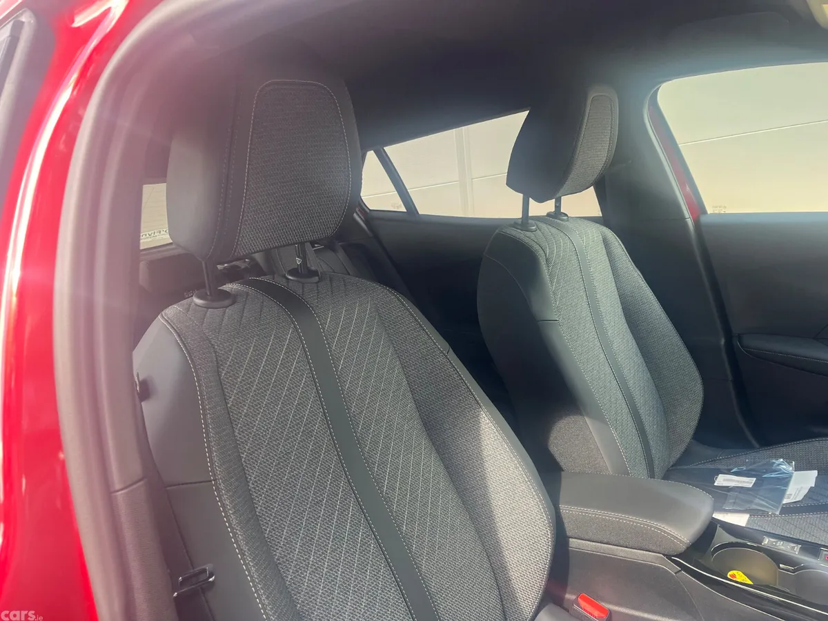 Peugeot 2008 MPV, Electric, 2025, Red