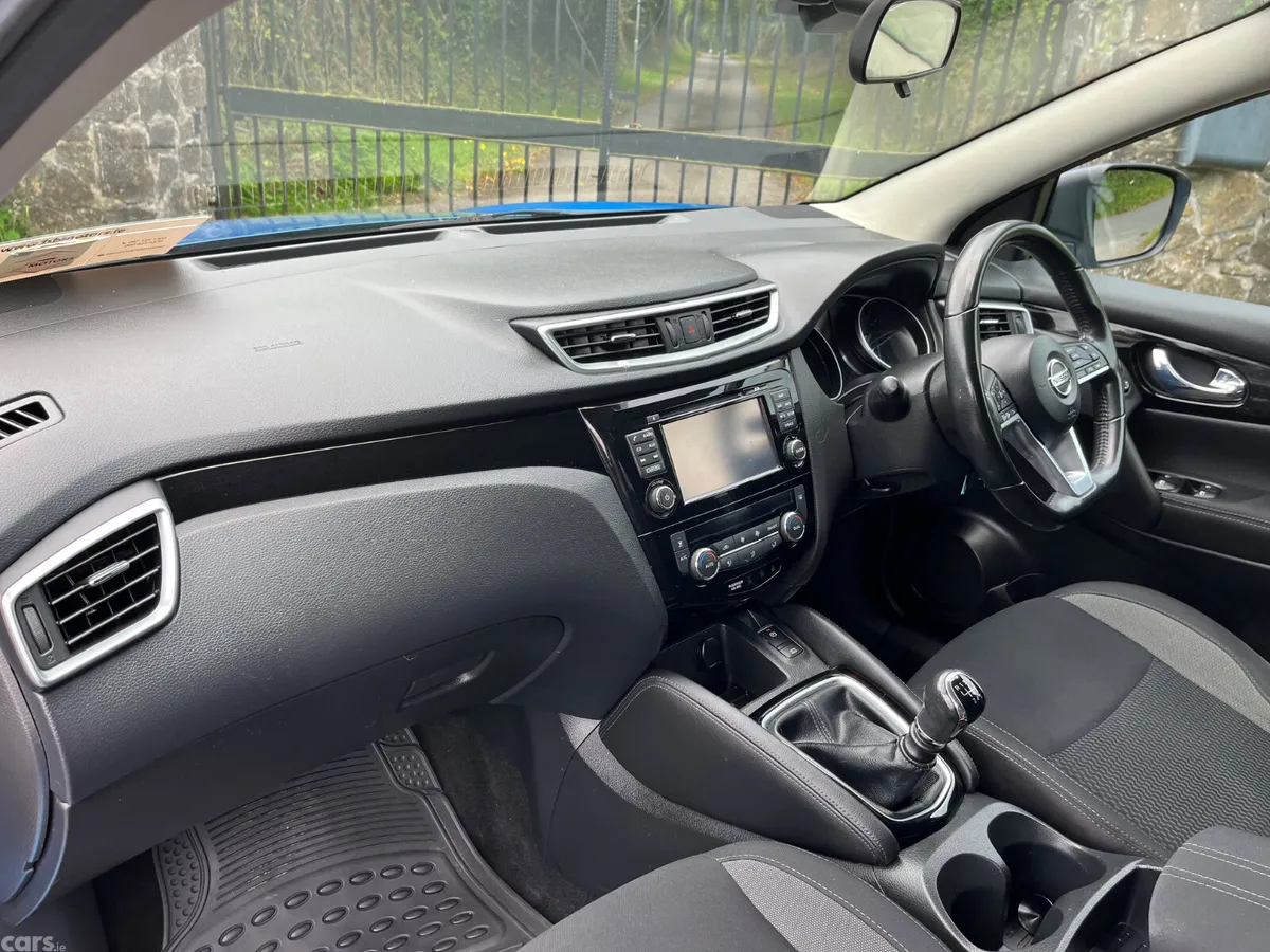 Nissan Qashqai MPV, Petrol, 2018, Blue