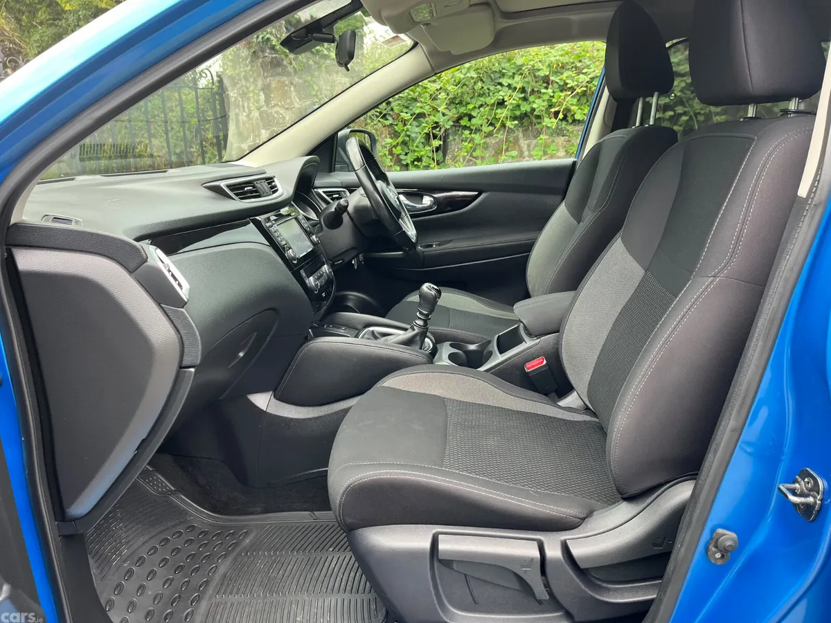 Nissan Qashqai MPV, Petrol, 2018, Blue