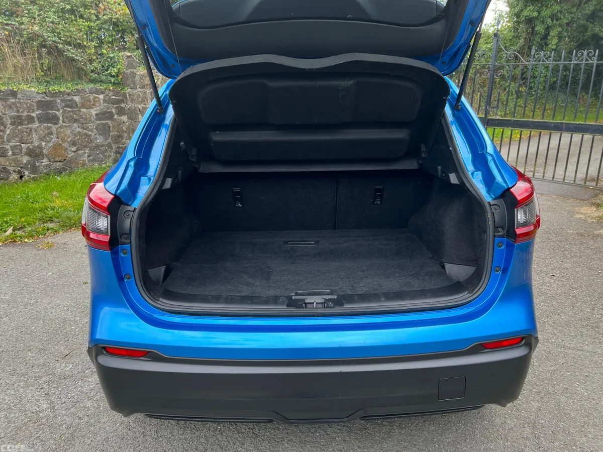 Nissan Qashqai MPV, Petrol, 2018, Blue