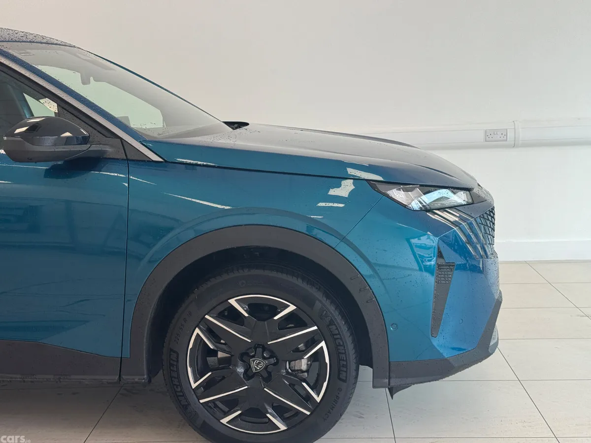 Peugeot 5008 MPV, Petrol, 2025, Blue