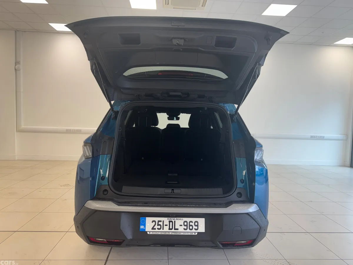 Peugeot 5008 MPV, Petrol, 2025, Blue