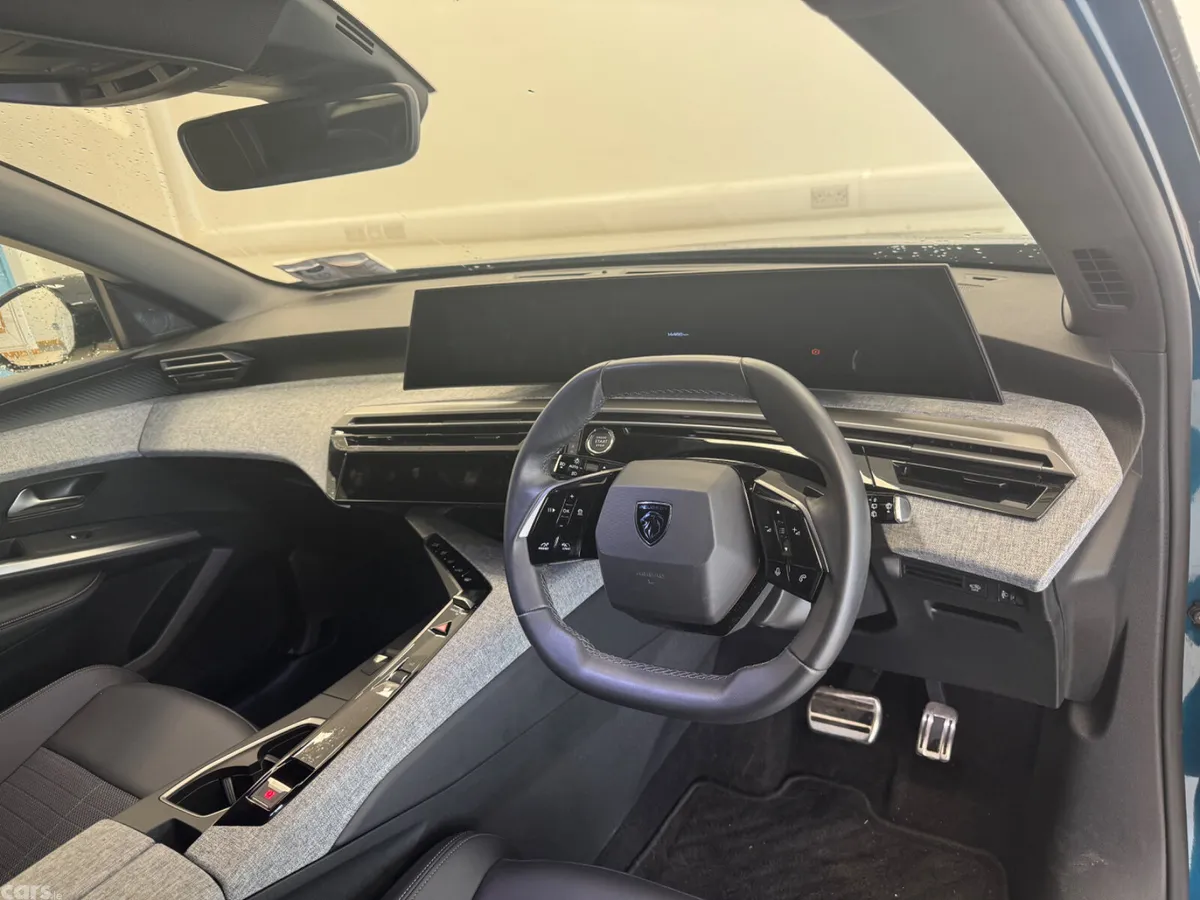 Peugeot 5008 MPV, Petrol, 2025, Blue