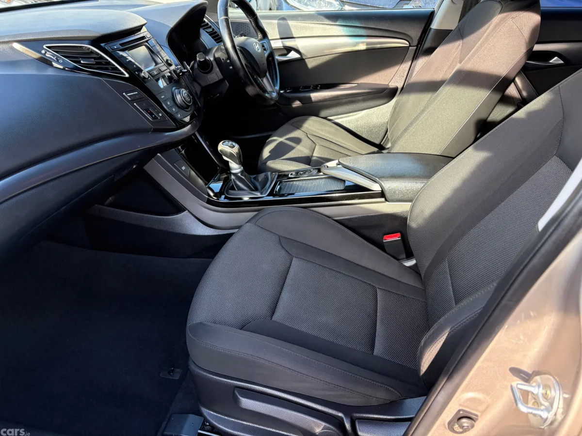 Hyundai i40 Estate/Jeep, Diesel, 2016, Beige