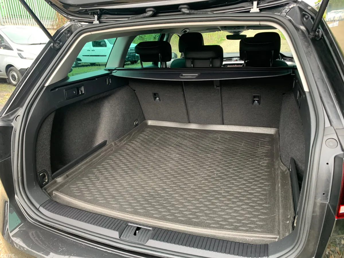 Volkswagen Passat Estate, Diesel, 2021, Grey