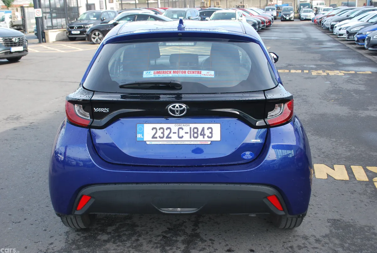 Toyota Yaris Hatchback, Petrol, 2023, Blue