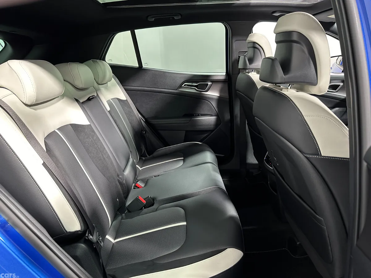 Kia Sportage SUV, Diesel Hybrid, 2026, Blue