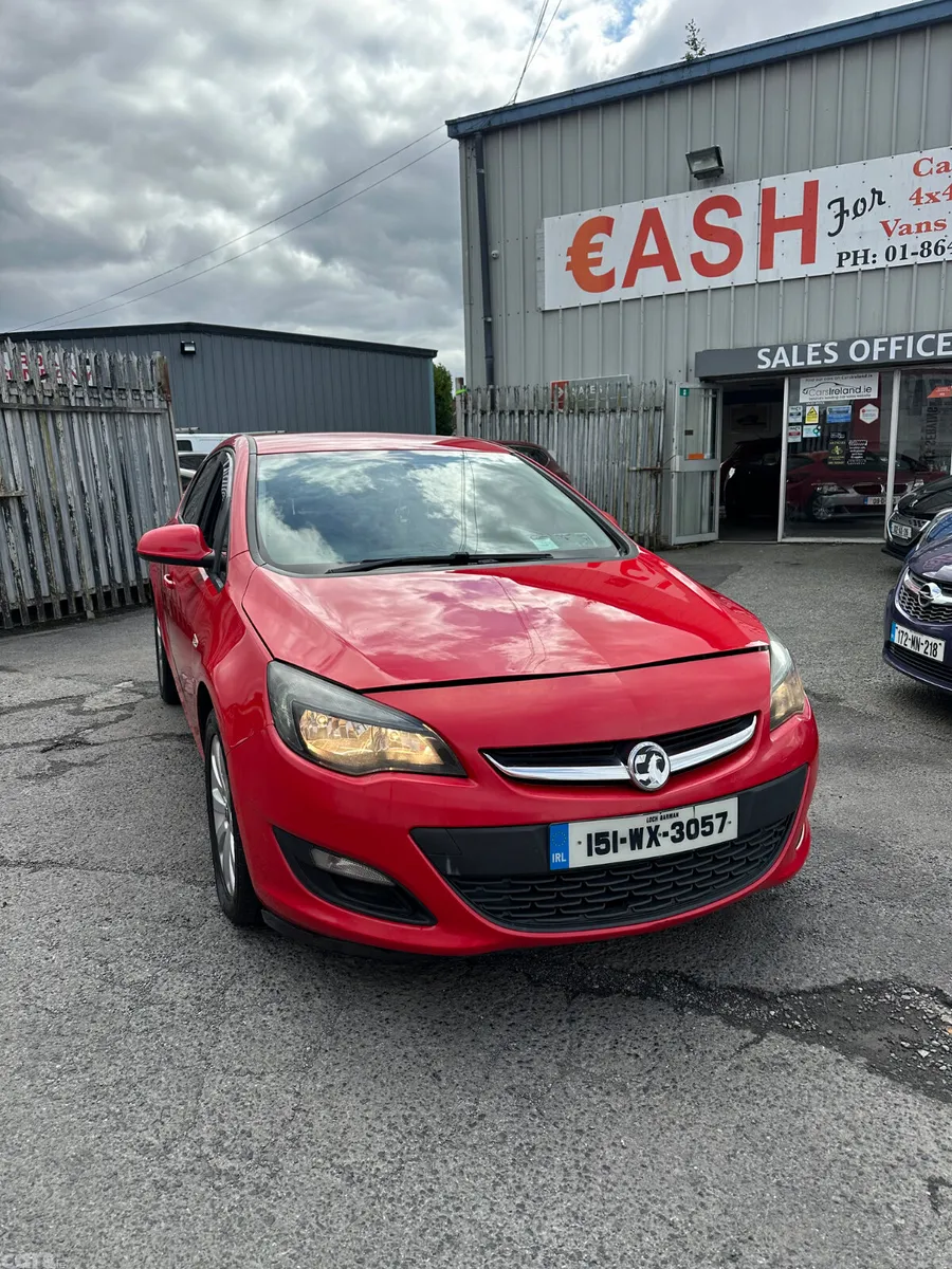 Vauxhall Astra Hatchback, Diesel, 2015, Red