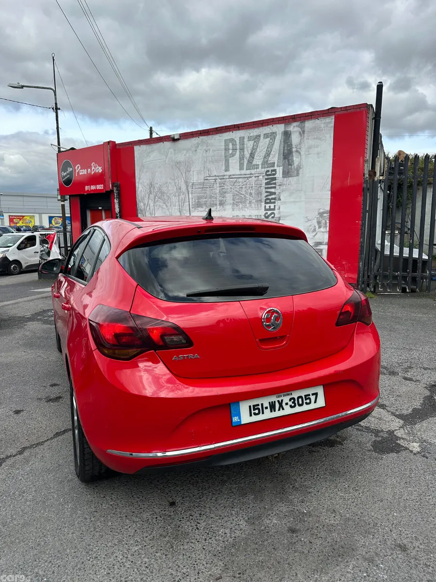 Vauxhall Astra Hatchback, Diesel, 2015, Red