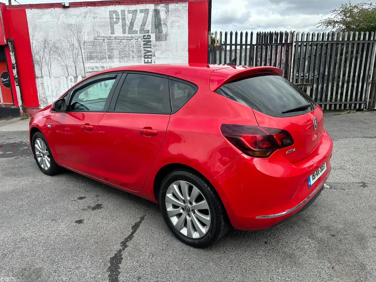 Vauxhall Astra Hatchback, Diesel, 2015, Red