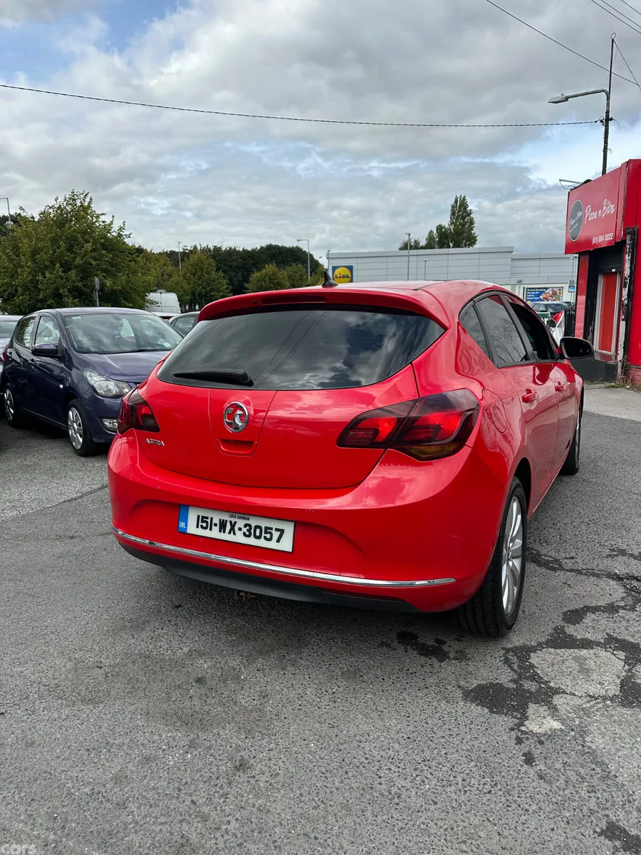 Vauxhall Astra Hatchback, Diesel, 2015, Red