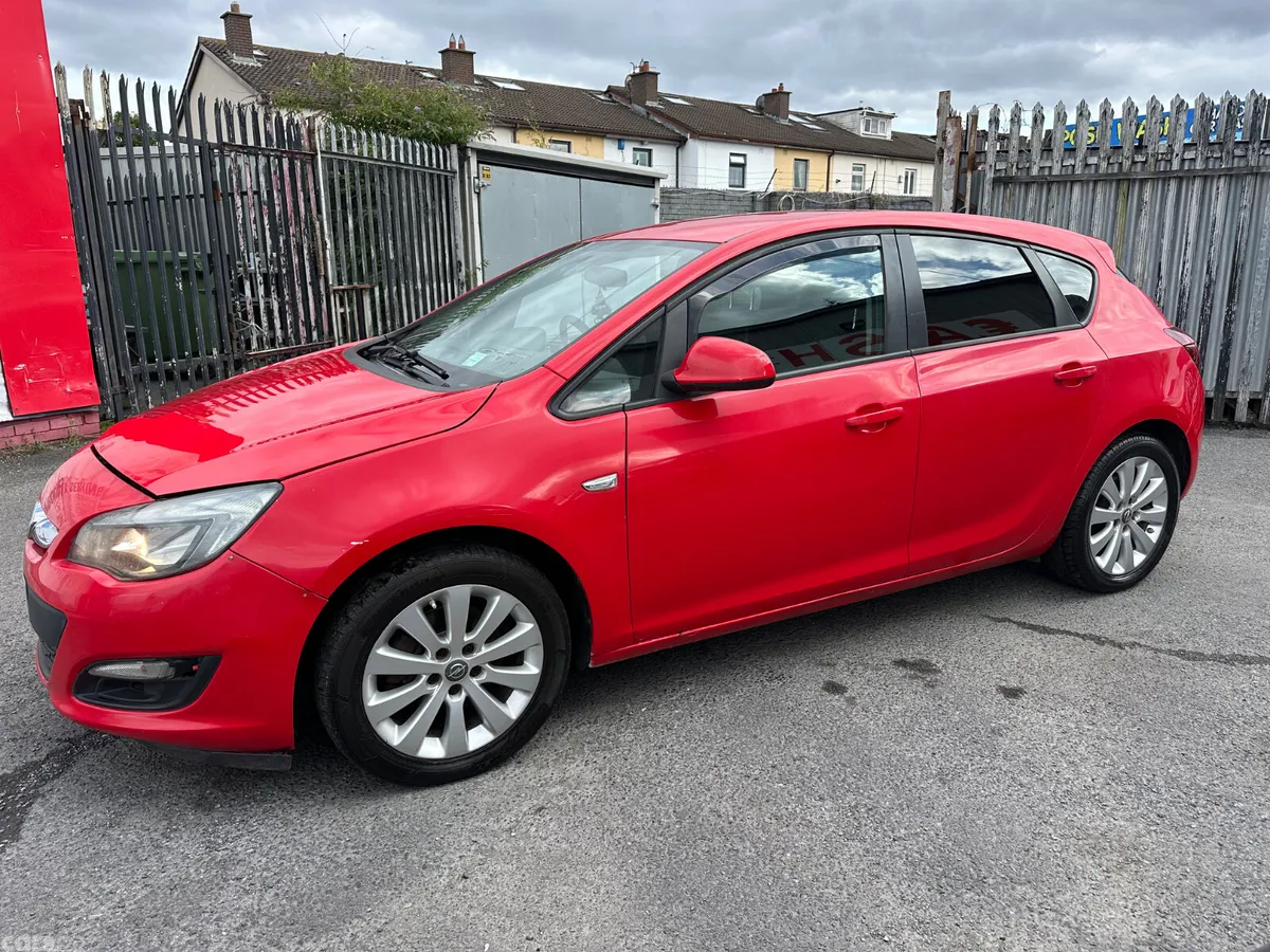 Vauxhall Astra Hatchback, Diesel, 2015, Red