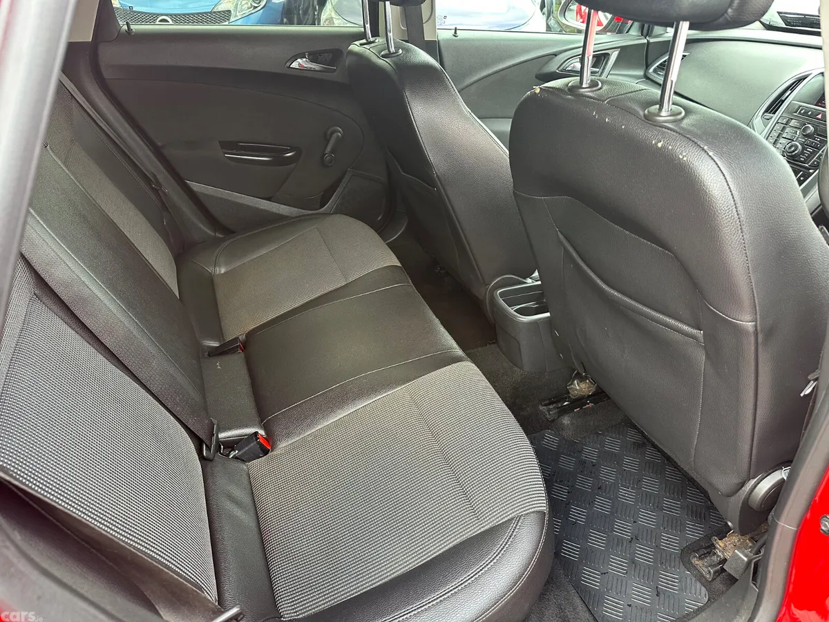 Vauxhall Astra Hatchback, Diesel, 2015, Red