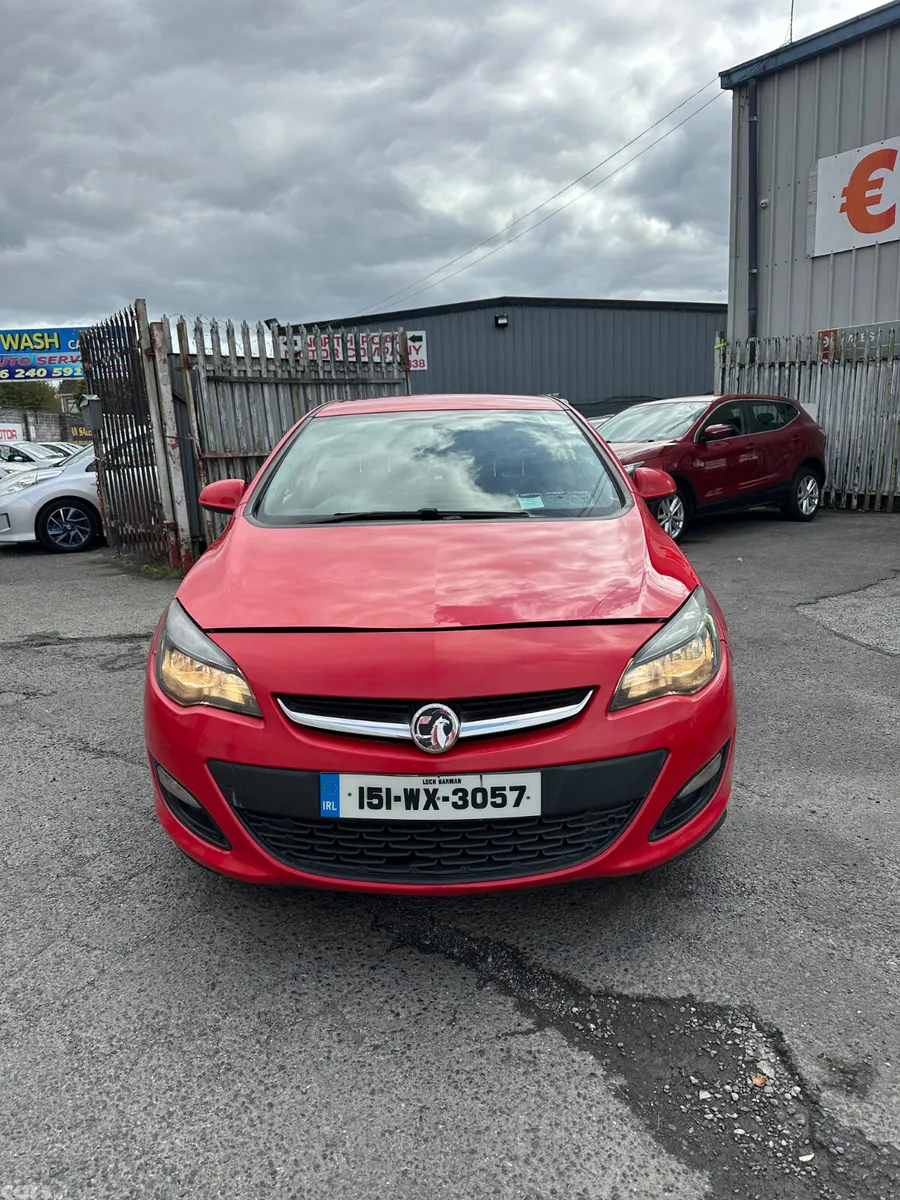 Vauxhall Astra Hatchback, Diesel, 2015, Red