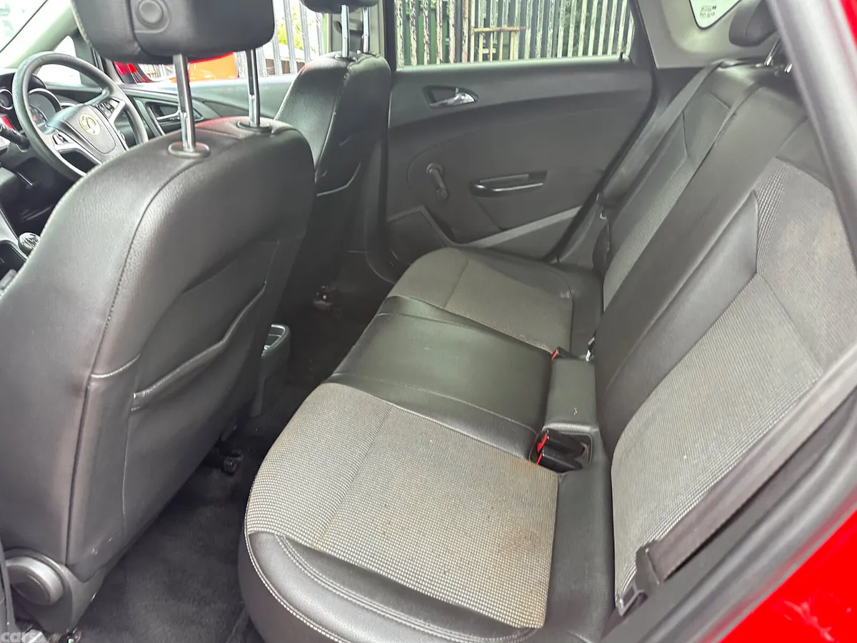 Vauxhall Astra Hatchback, Diesel, 2015, Red