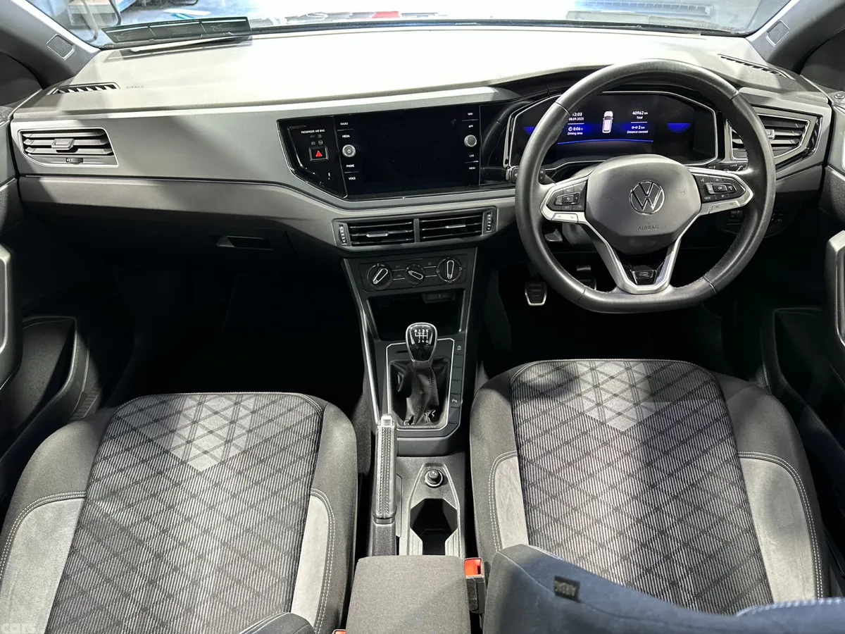 Volkswagen Taigo Estate/Jeep, Petrol, 2023, Grey