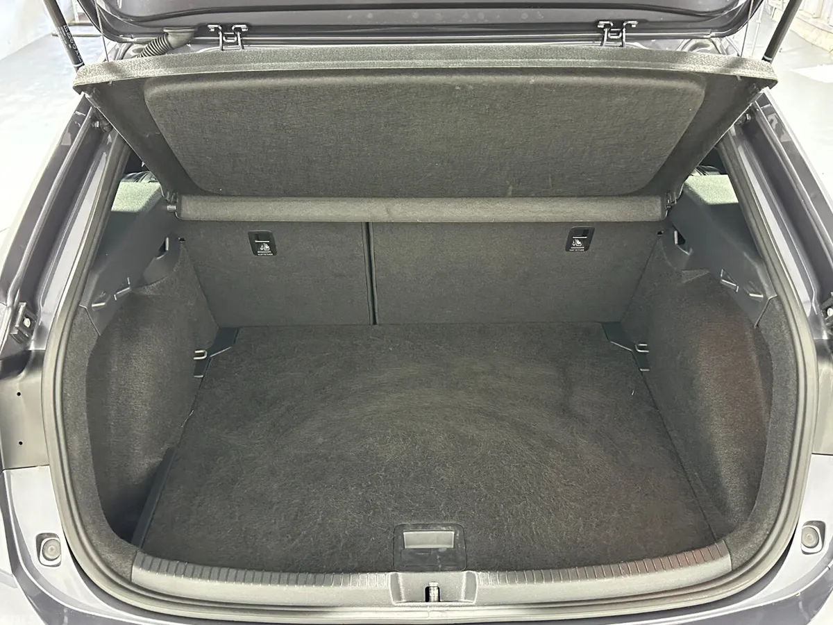 Volkswagen Taigo Estate/Jeep, Petrol, 2023, Grey