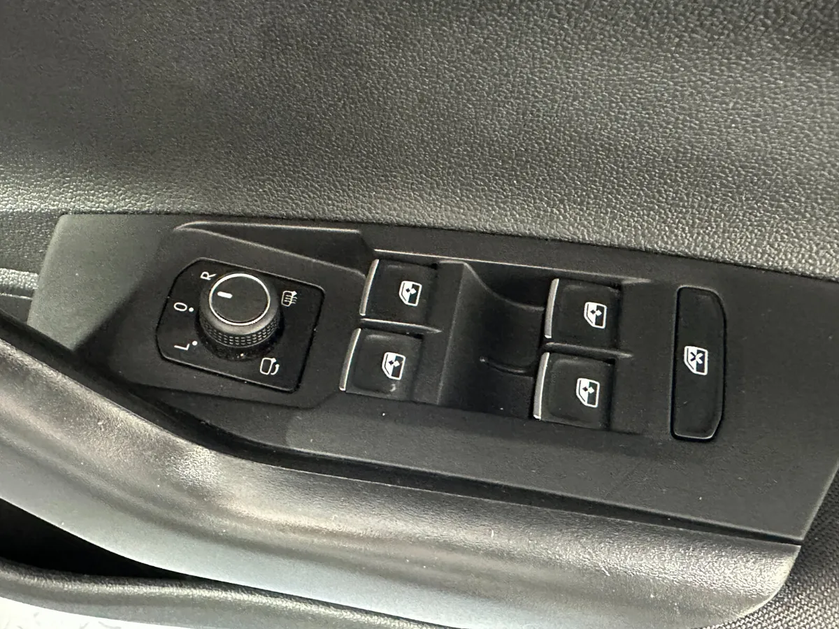 Volkswagen Taigo Estate/Jeep, Petrol, 2023, Grey