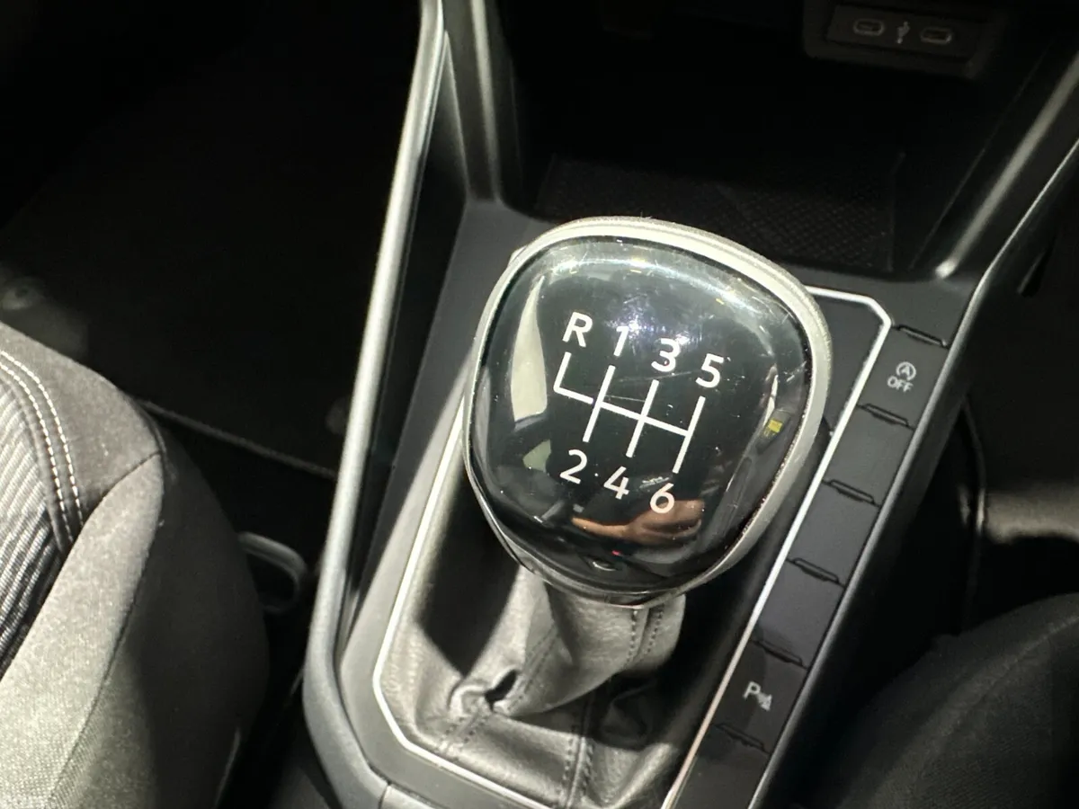 Volkswagen Taigo Estate/Jeep, Petrol, 2023, Grey