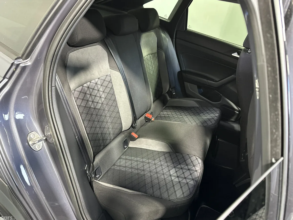 Volkswagen Taigo Estate/Jeep, Petrol, 2023, Grey