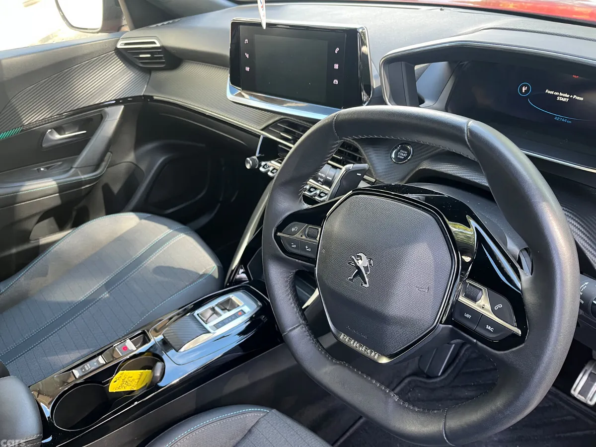 Peugeot 2008 MPV, Petrol, 2023, Red