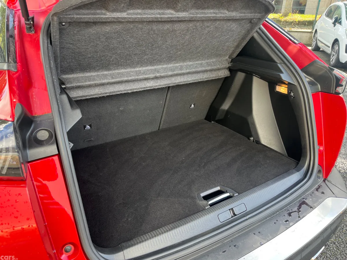 Peugeot 2008 MPV, Petrol, 2023, Red