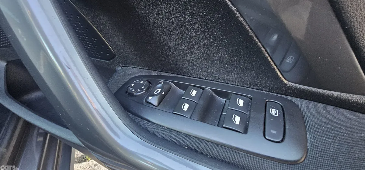 Peugeot 2008 Estate, Petrol, 2018, Grey