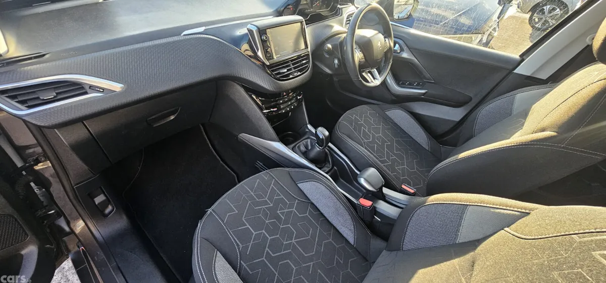 Peugeot 2008 Estate, Petrol, 2018, Grey
