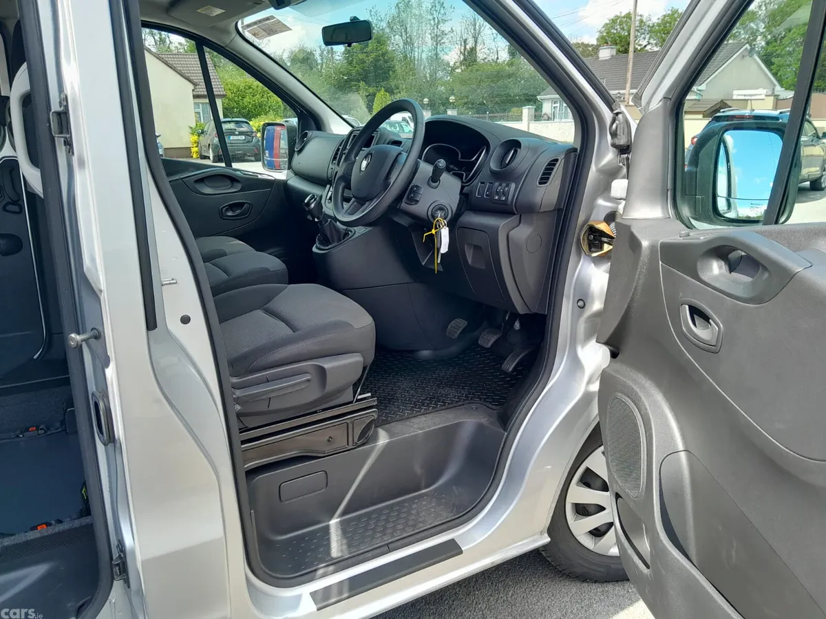 Renault Trafic MPV, Diesel, 2021, Silver