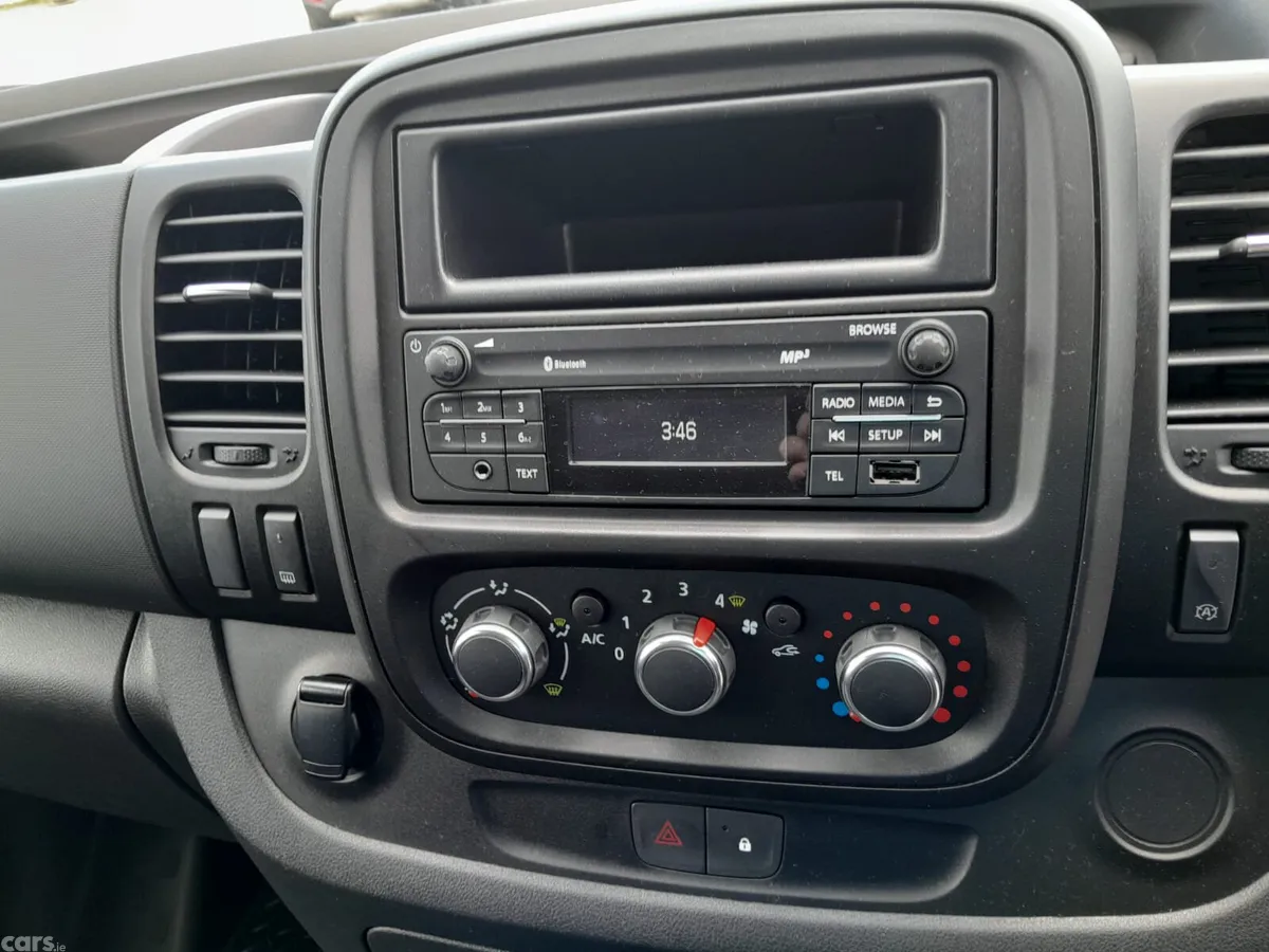 Renault Trafic MPV, Diesel, 2021, Silver