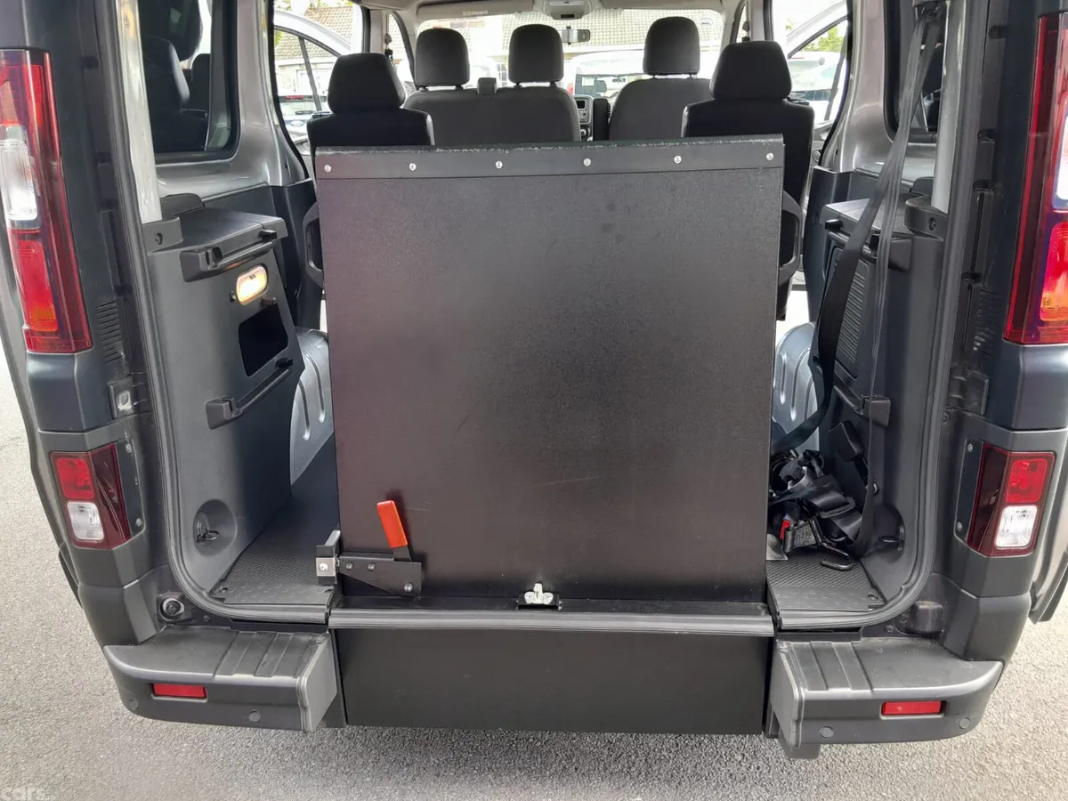 Renault Trafic MPV, Diesel, 2021, Silver