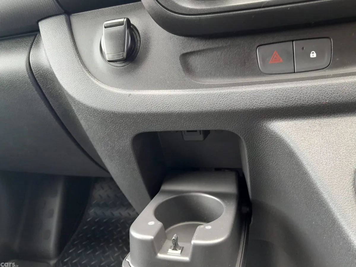 Renault Trafic MPV, Diesel, 2021, Silver