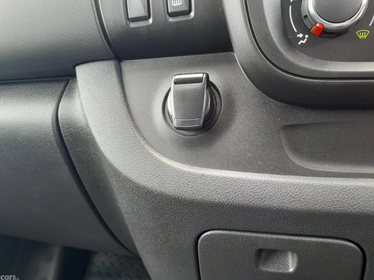 Renault Trafic MPV, Diesel, 2021, Silver