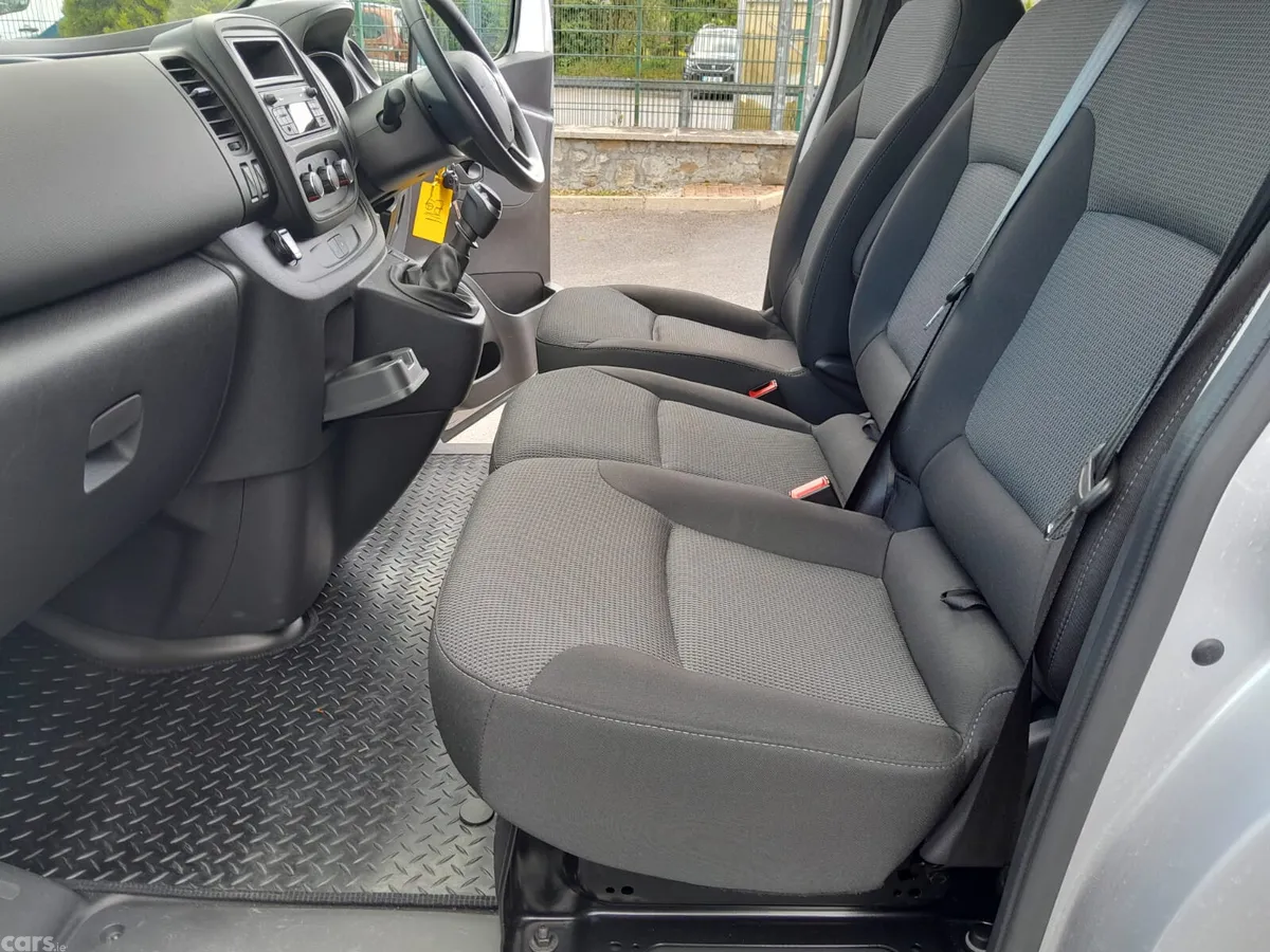 Renault Trafic MPV, Diesel, 2021, Silver