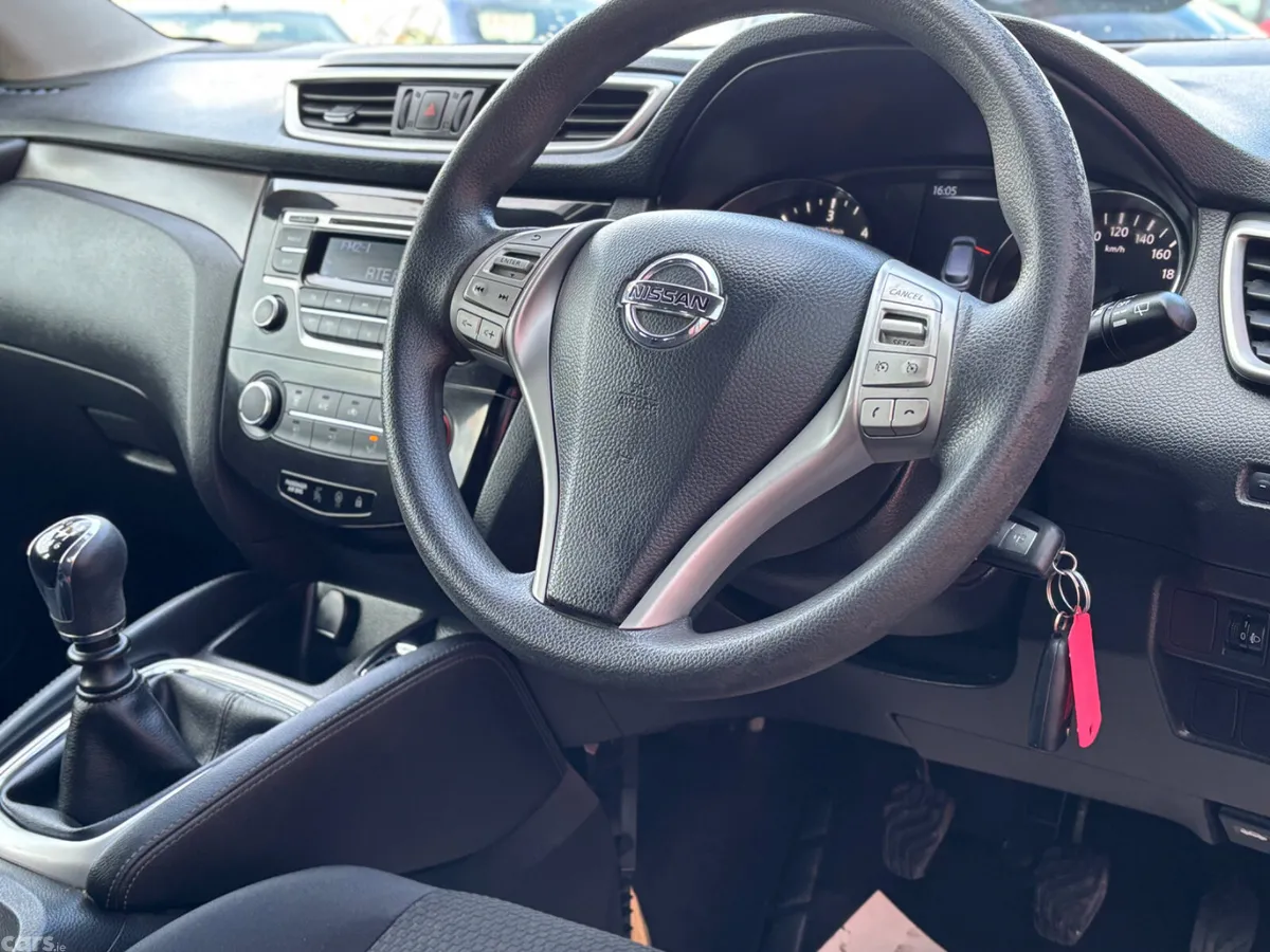 Nissan Qashqai Hatchback, Diesel, 2014, Silver