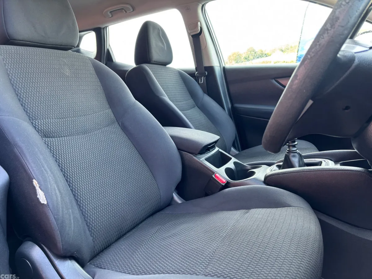 Nissan Qashqai Hatchback, Diesel, 2014, Silver