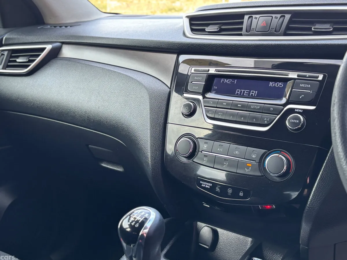 Nissan Qashqai Hatchback, Diesel, 2014, Silver
