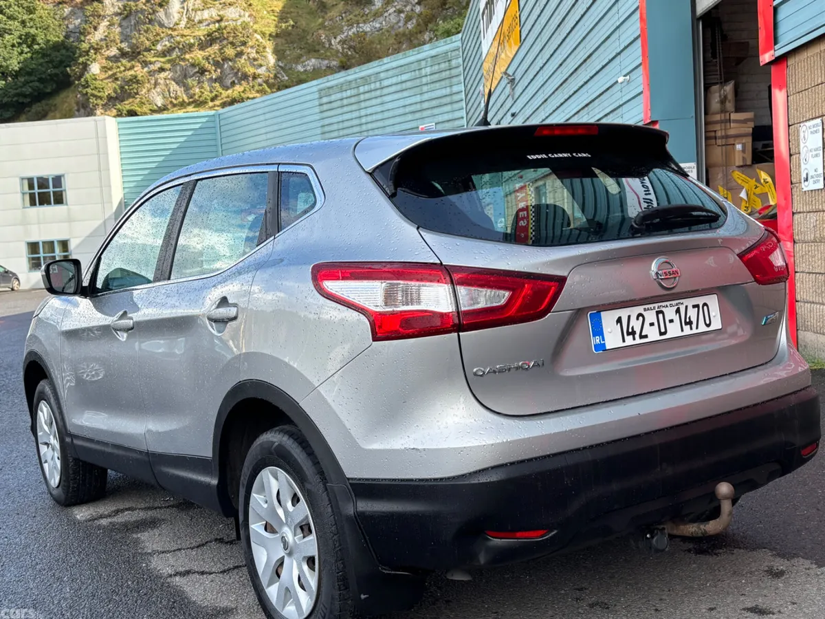 Nissan Qashqai Hatchback, Diesel, 2014, Silver