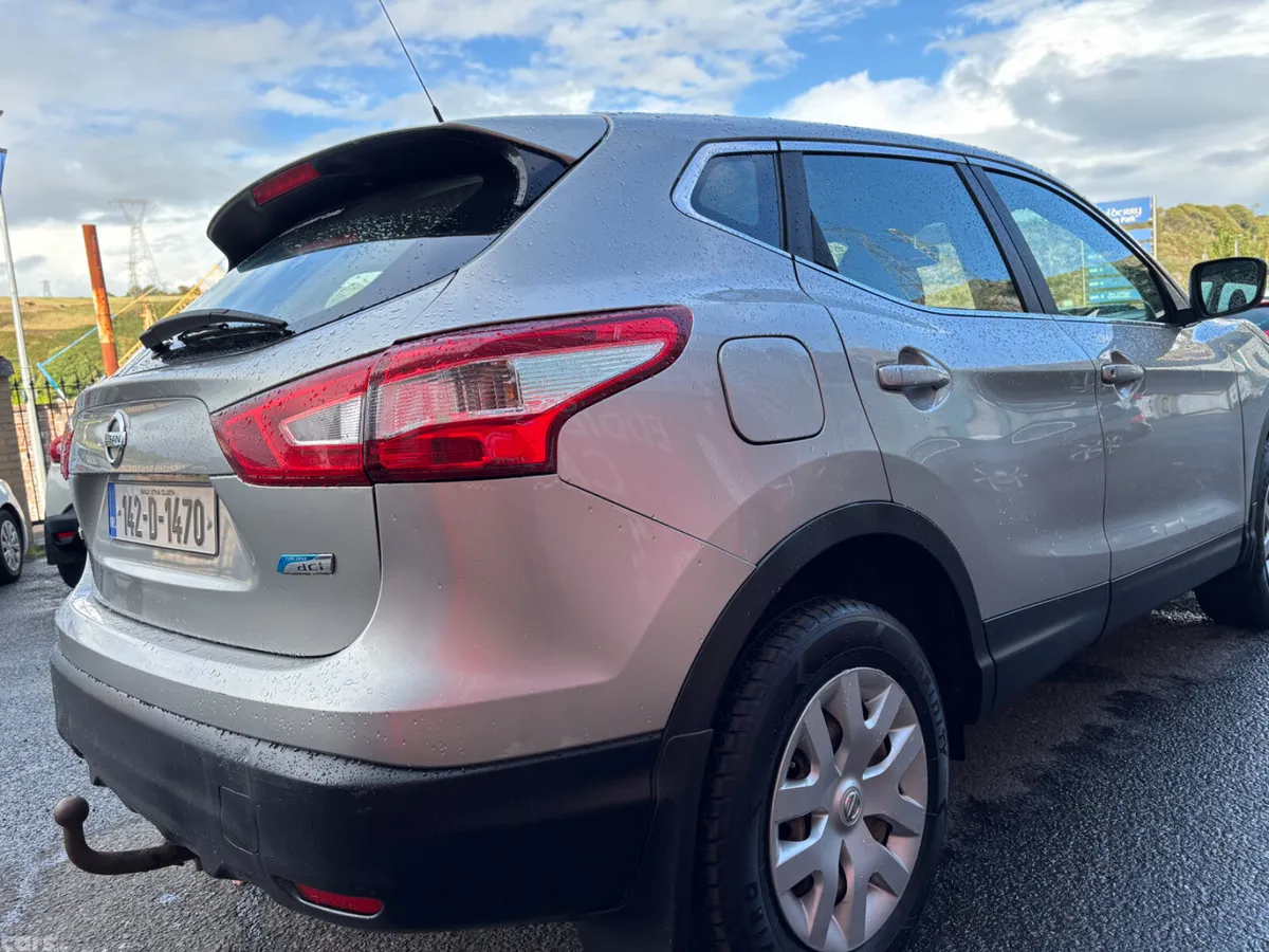 Nissan Qashqai Hatchback, Diesel, 2014, Silver