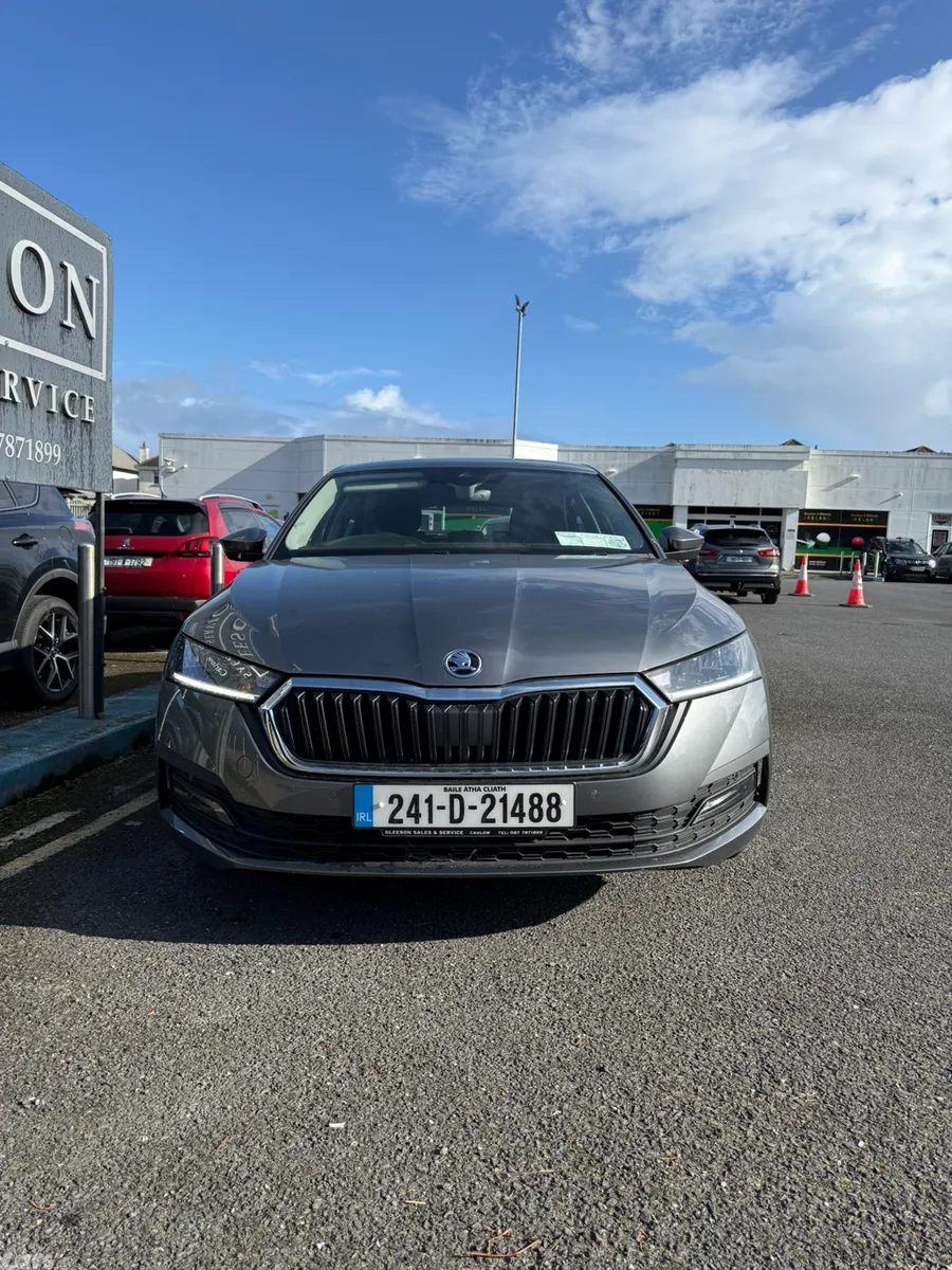 Skoda Octavia Saloon, Diesel, 2024, Grey