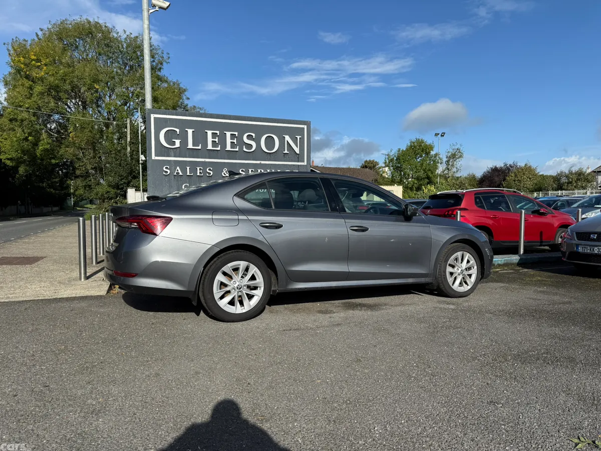 Skoda Octavia Saloon, Diesel, 2024, Grey