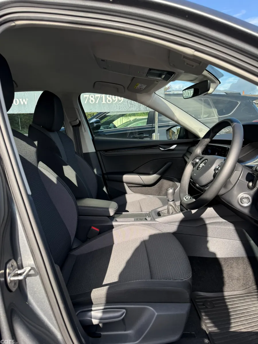 Skoda Octavia Saloon, Diesel, 2024, Grey