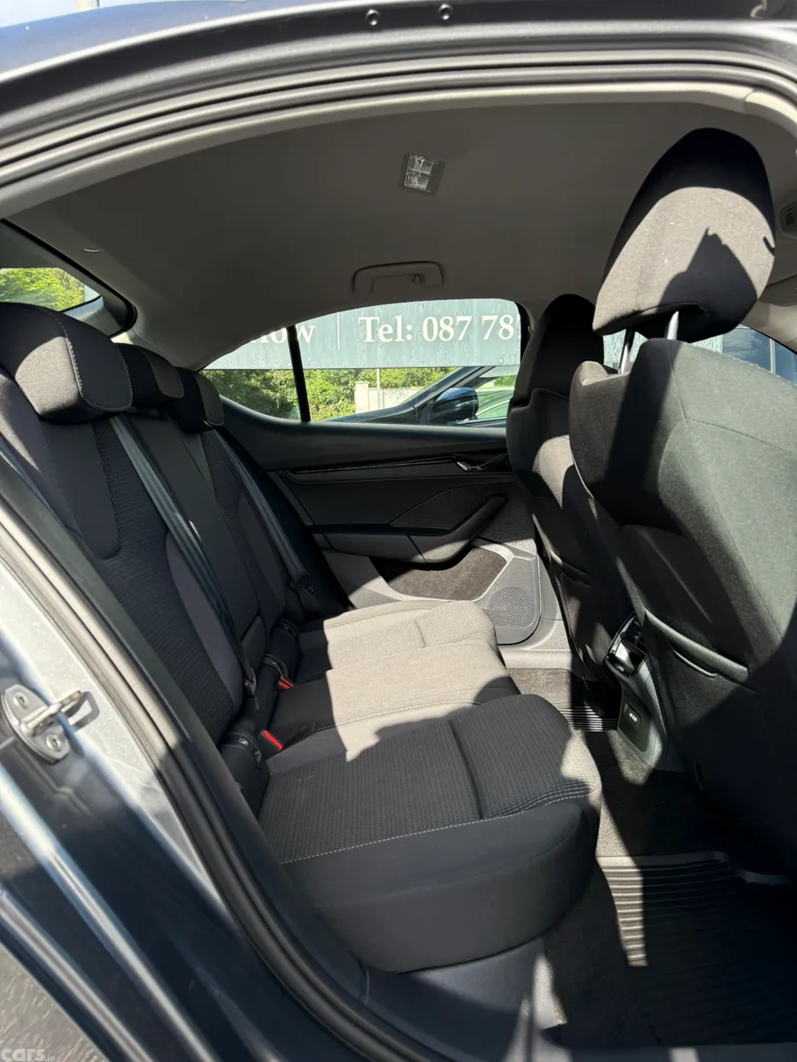 Skoda Octavia Saloon, Diesel, 2024, Grey